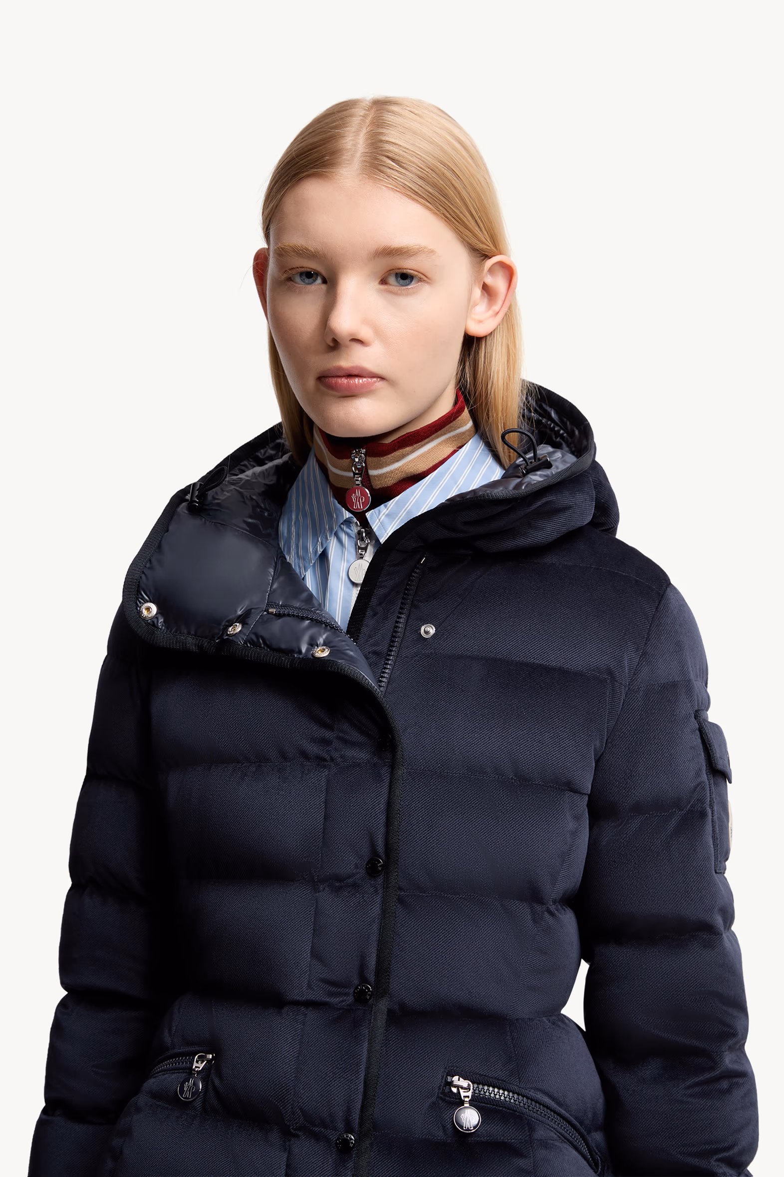 Doudoune courte à capuche en velours Barante Femmes Bleu Moncler 6